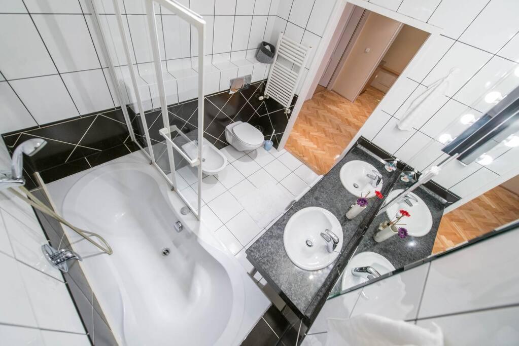 Venus Apartments - Renate Budapest Luaran gambar